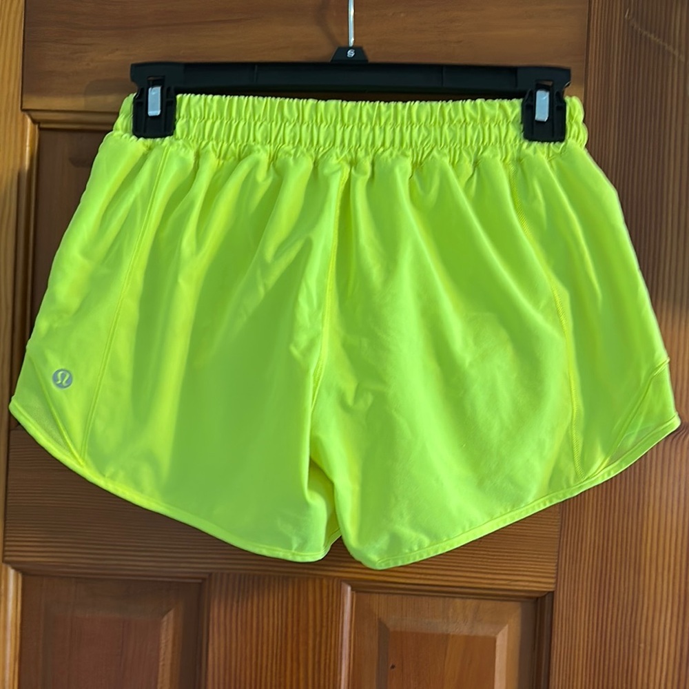 Lululemon Athletica Yellow Athletic Shorts Lightweight Moisture-Wicking
